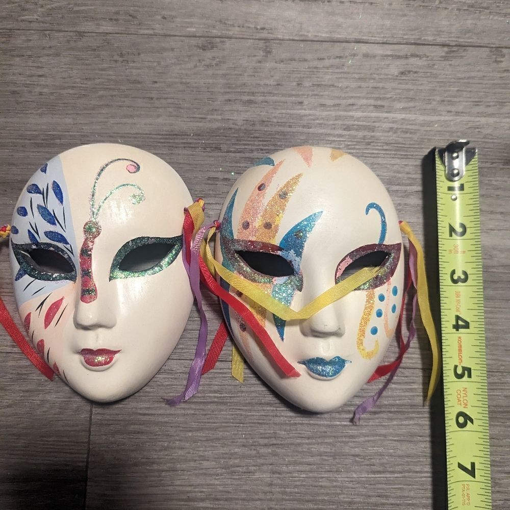 lot #104 Handmade set of 2 Ceramic Butterfly Mardi Gras Masks Glitter Decor - Picture 6 of 7